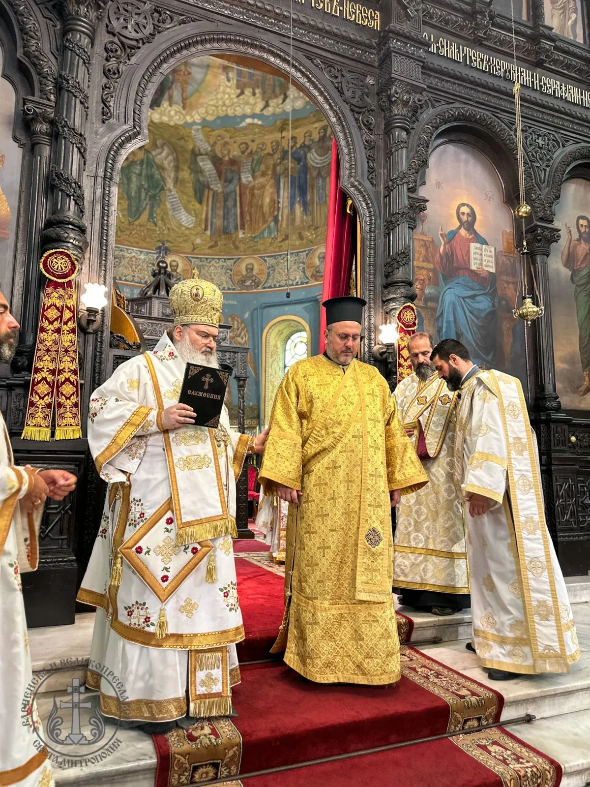 Архиерейска света Литургия и Ръкоположение на дякон в Митрополитската катедрала във Варна - 01.jpg